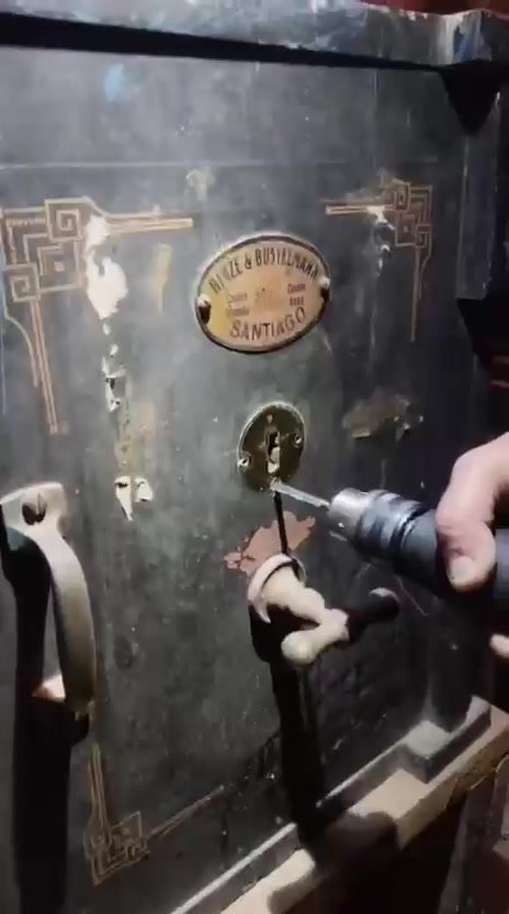 Video de apertura de caja fuerte antigua Hinze & Bostelmann en Santiago
